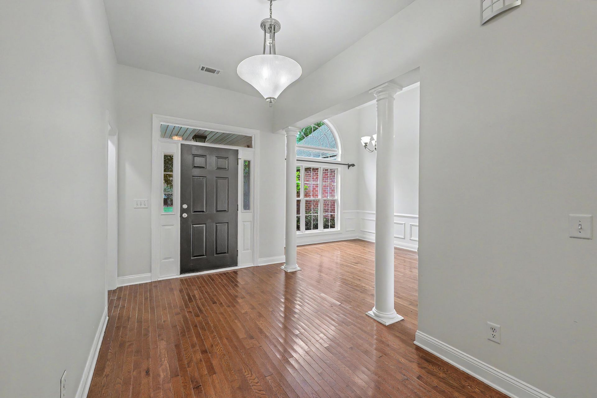 8708 Alexandria Drive Photo 4