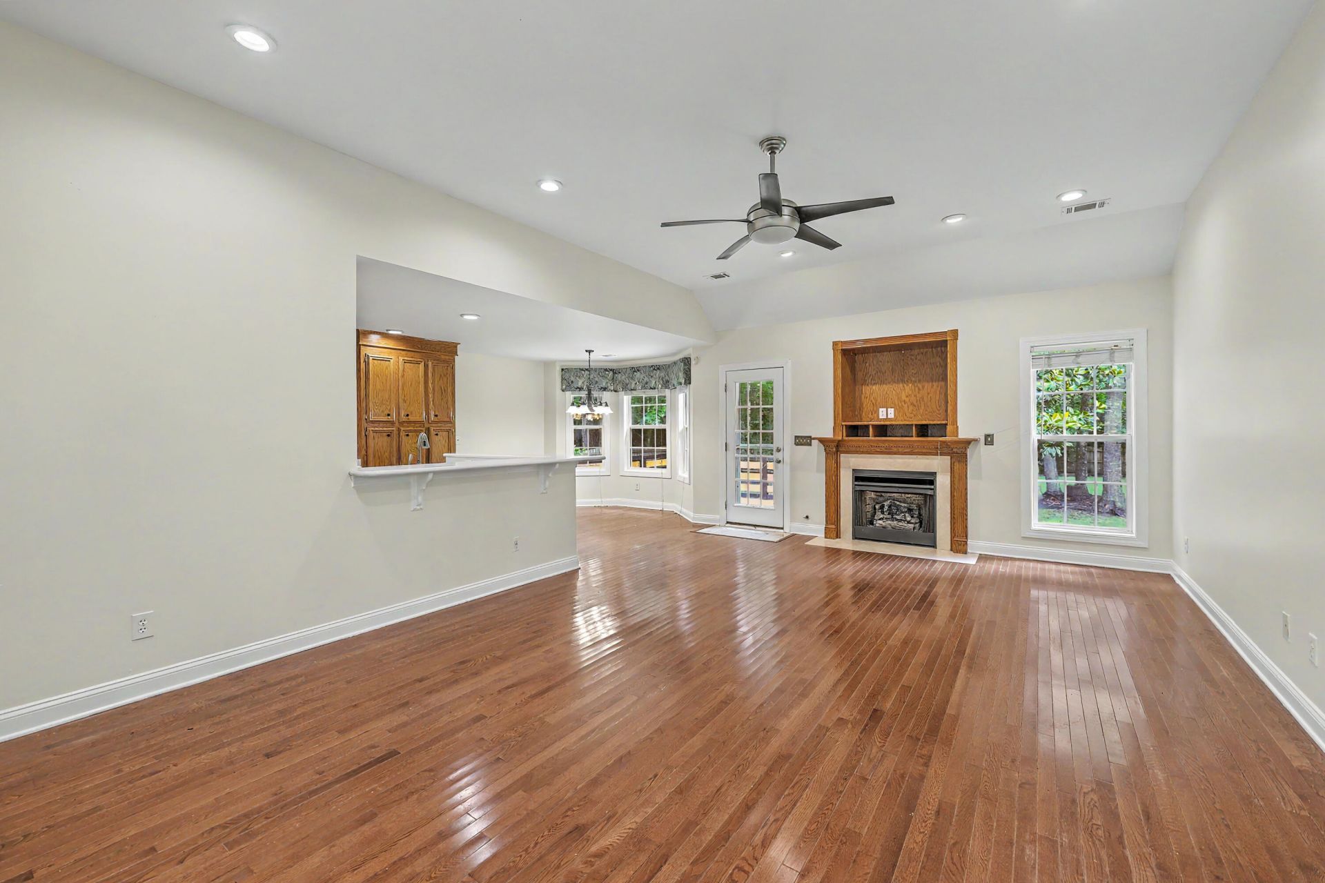 8708 Alexandria Drive Photo 9