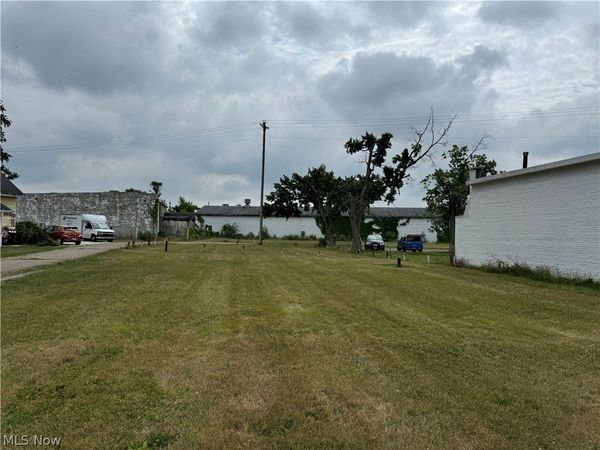 246 S Prospect Avenue , Hartville, OH 44632
