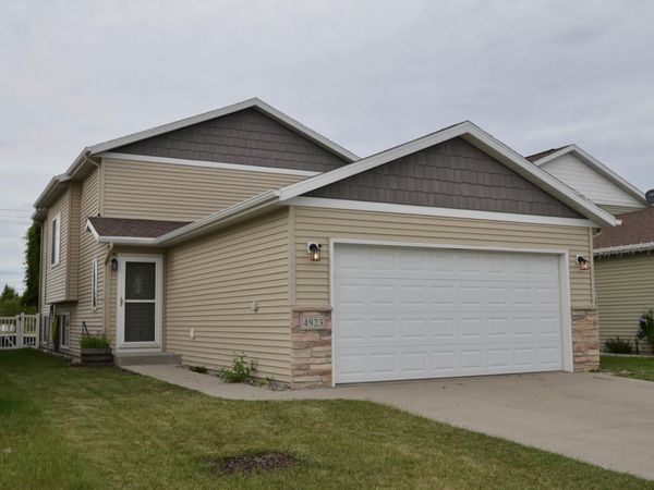 4823 50th Avenue S, Fargo, ND 58104