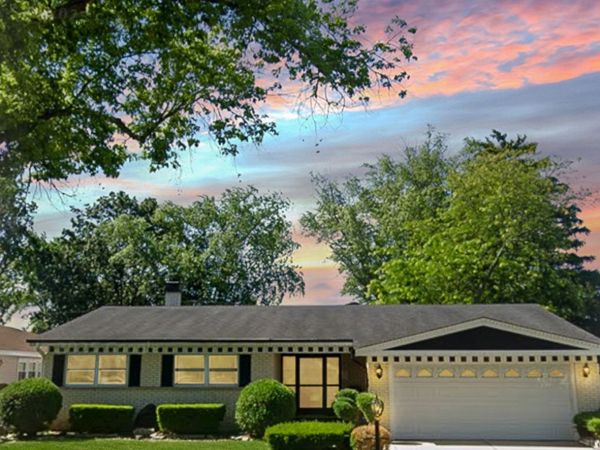1825 E Sitka Lane E, Mount Prospect, IL 60056
