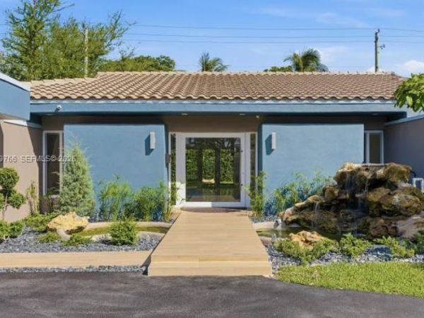 291 E Shore Dr E , Miami, FL 33133