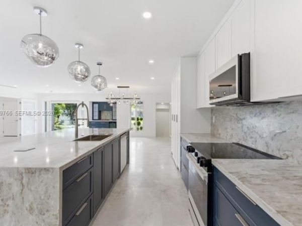291 E Shore Dr E , Miami, FL 33133