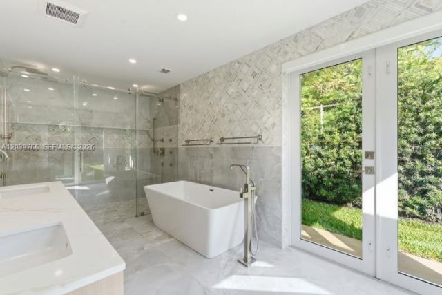291 E Shore Dr E, Miami, FL 33133 Photo
