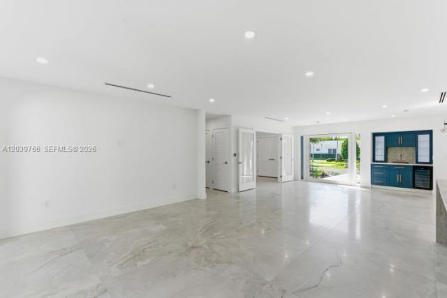 291 E Shore Dr E, Miami, FL 33133 Photo