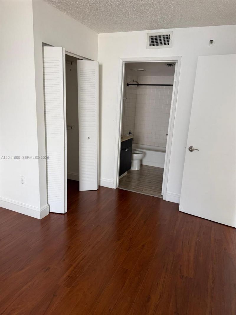 800 N Miami Ave , Unit E1402, Miami, FL 33136 Photo