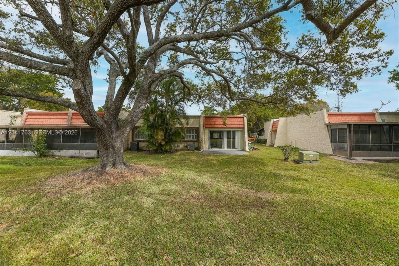 6553 NW 99th Ave, Unit A20, Tamarac, FL 33321 Photo
