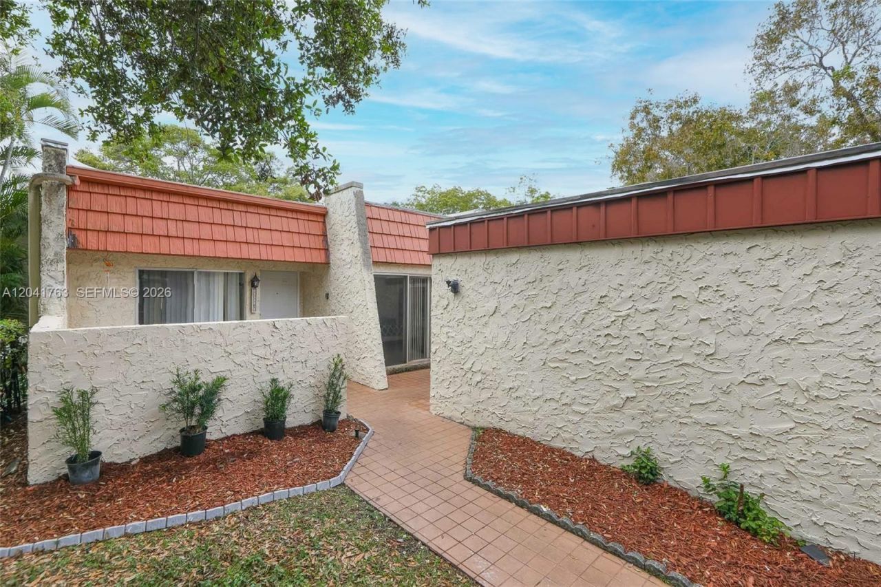 6553 NW 99th Ave, Unit A20, Tamarac, FL 33321 Photo