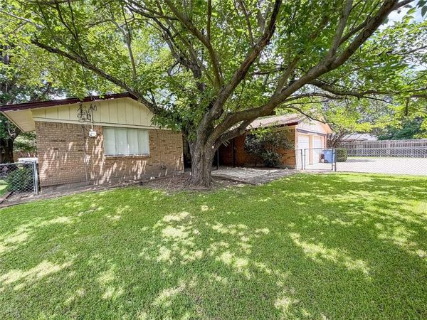 604 Cooper Street, Ennis, TX 75119