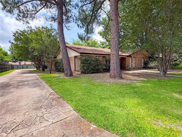 604 Cooper Street, Ennis, TX 75119