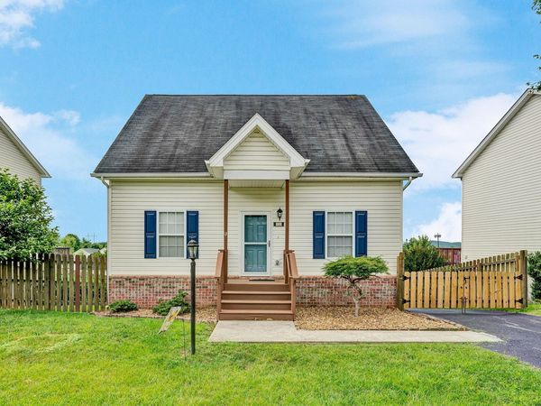 135 Wistaria DR, Christiansburg, VA 24073