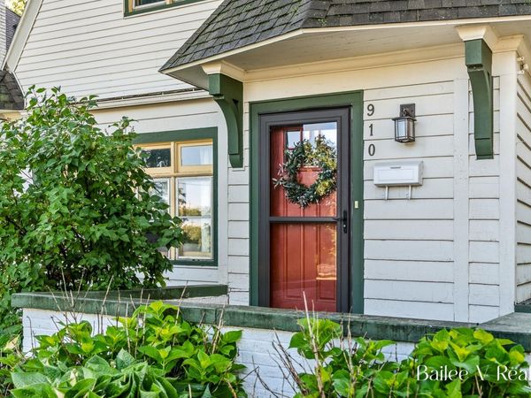 910 Benjamin Avenue SE, Grand Rapids, MI 49506