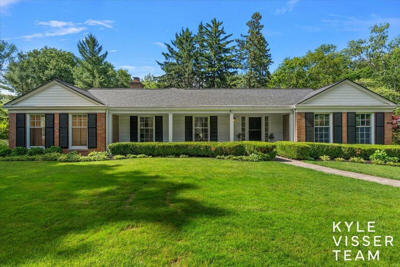 2089 Robinson Road Se, Grand Rapids, MI 49506 Main Photo