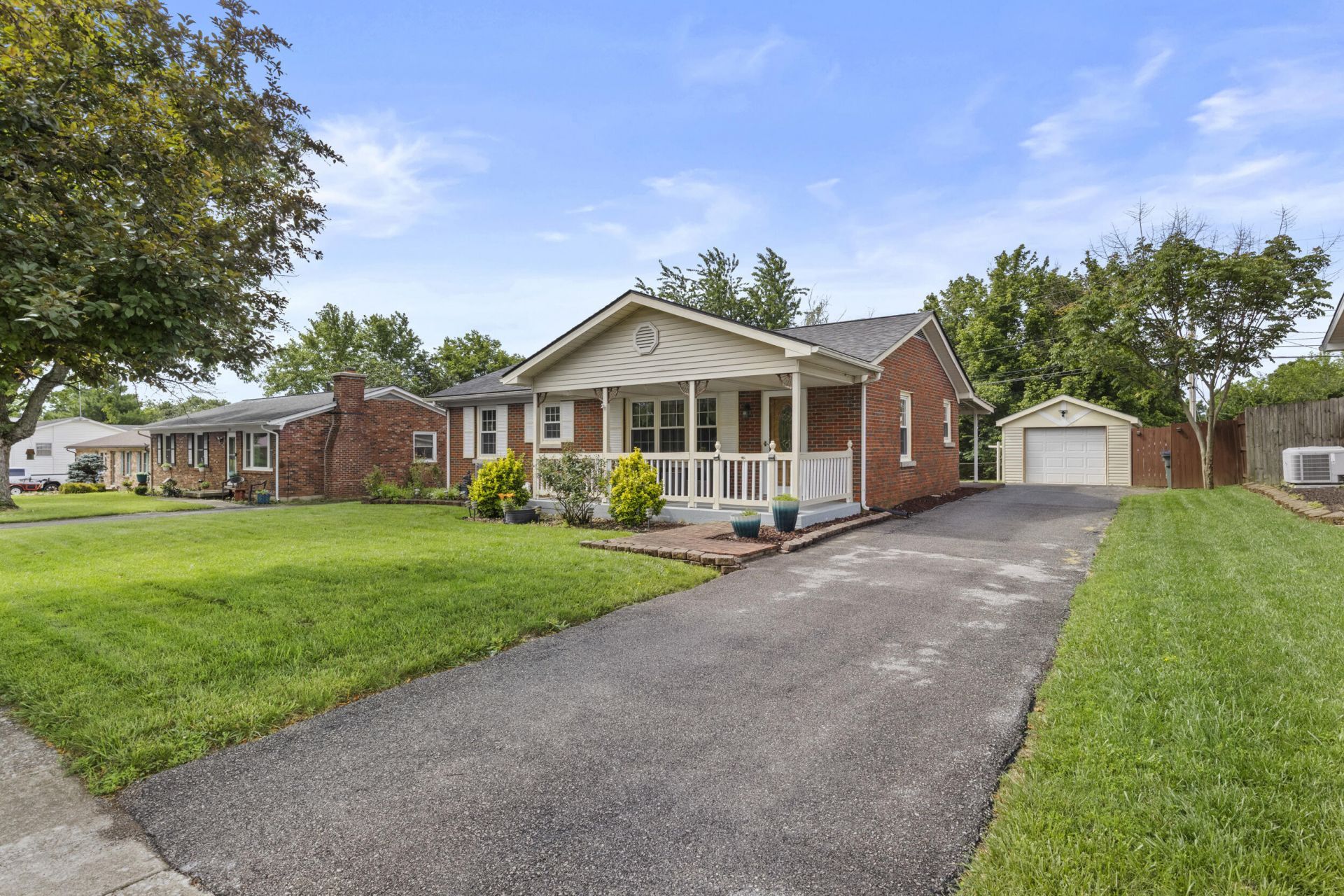 176 E Tiverton Way, Lexington, KY 40517 Main Photo