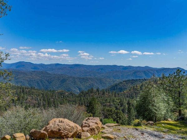 1033 Sandalwood Dr, Murphys, CA 95247