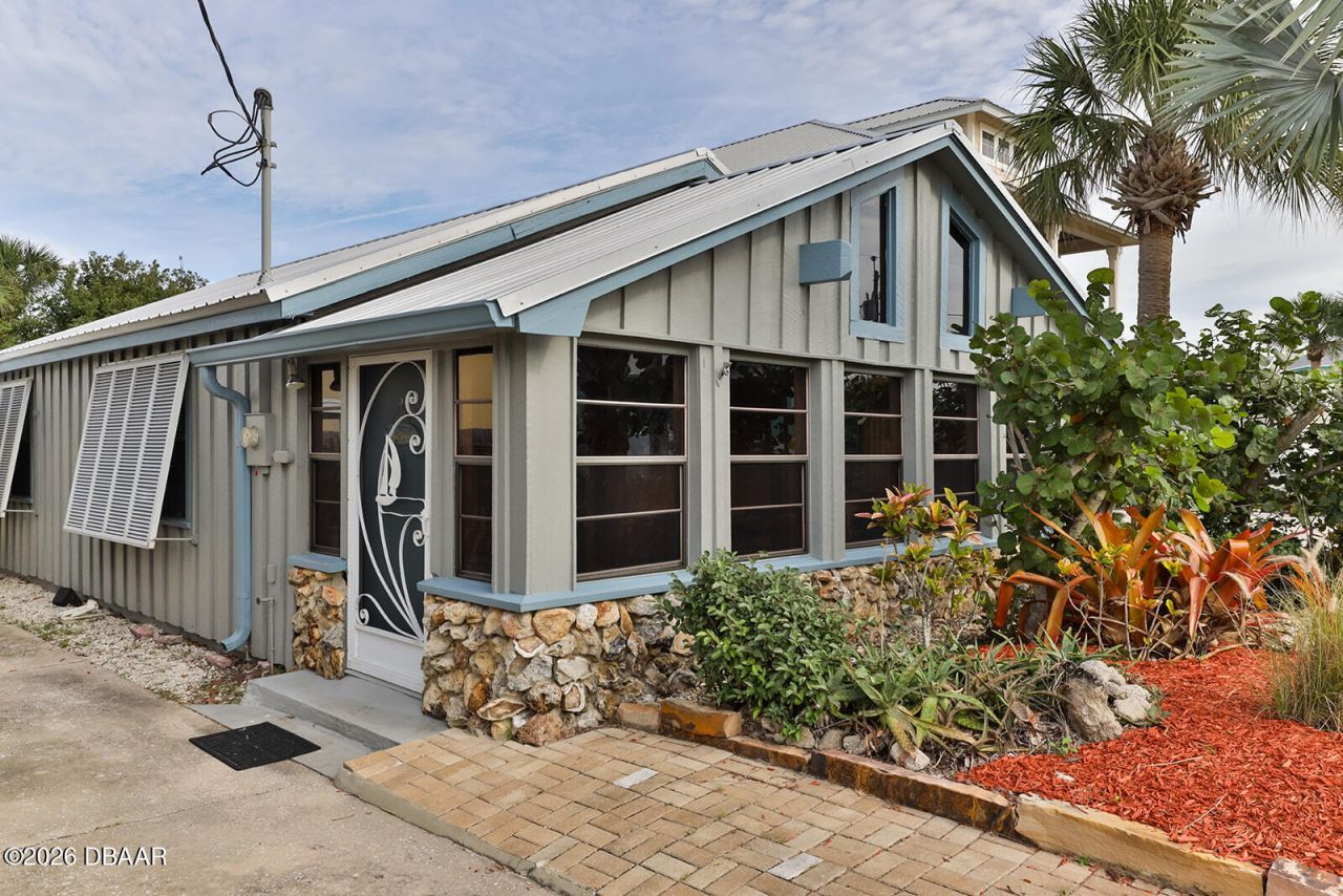 314 Due East Street, New Smyrna Beach, FL 32169 Photo