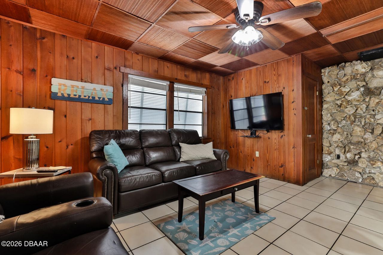 314 Due East Street, New Smyrna Beach, FL 32169 Photo
