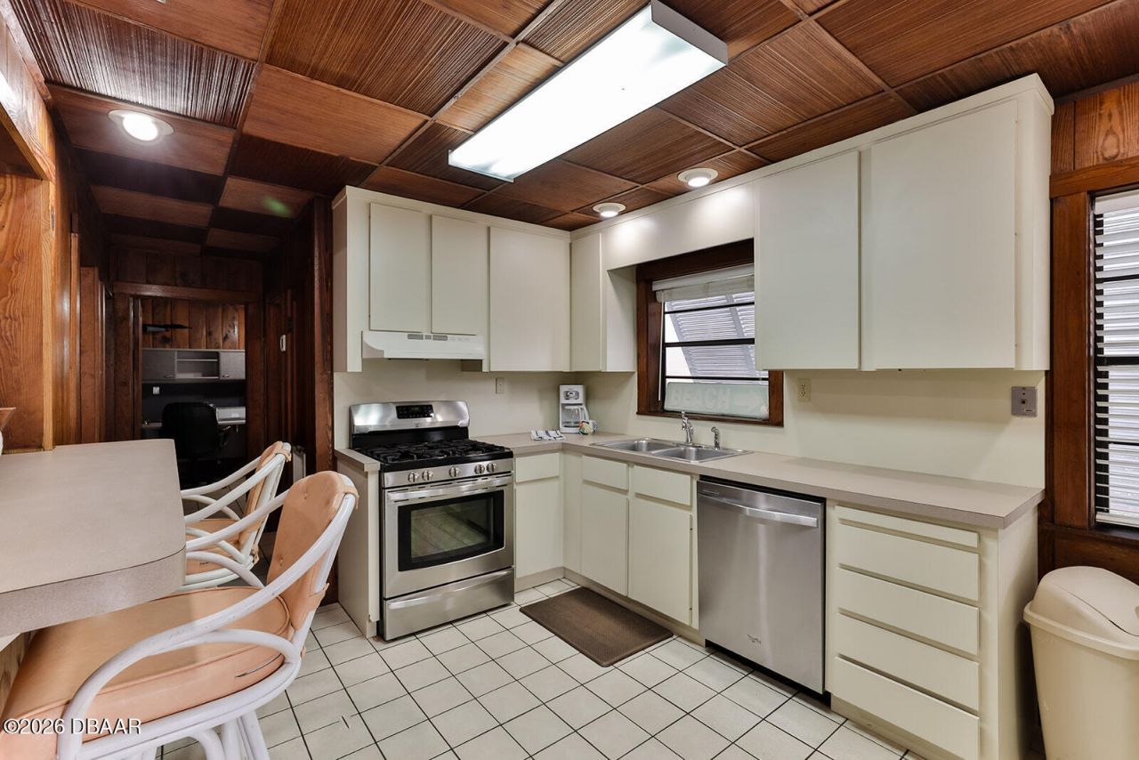 314 Due East Street, New Smyrna Beach, FL 32169 Photo