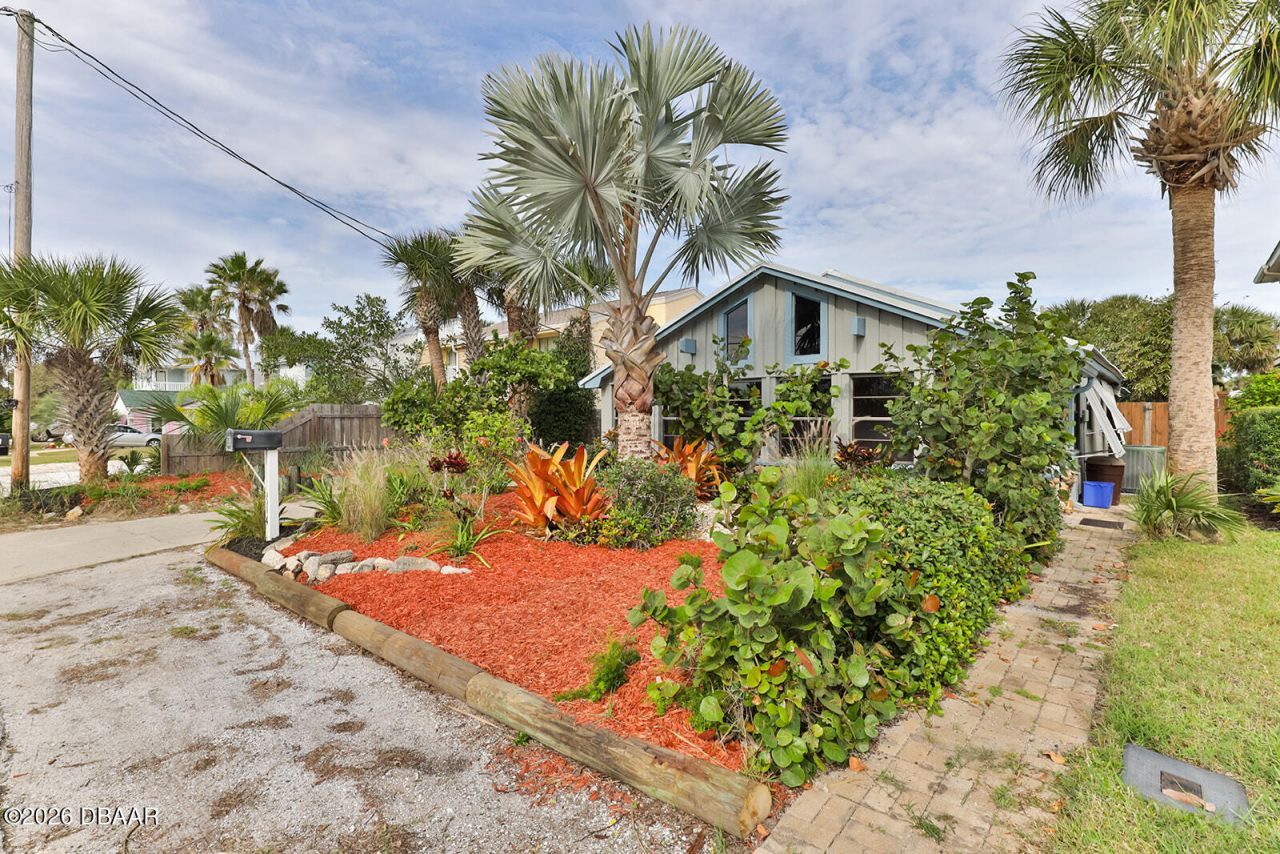 314 Due East Street, New Smyrna Beach, FL 32169 Photo