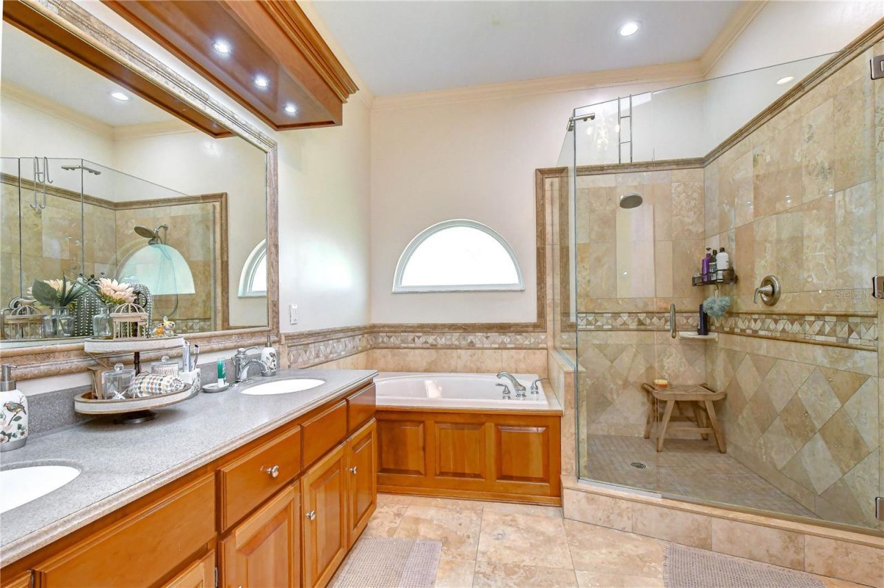 1009 Emerald Creek Drive, Valrico, FL 33596 Photo