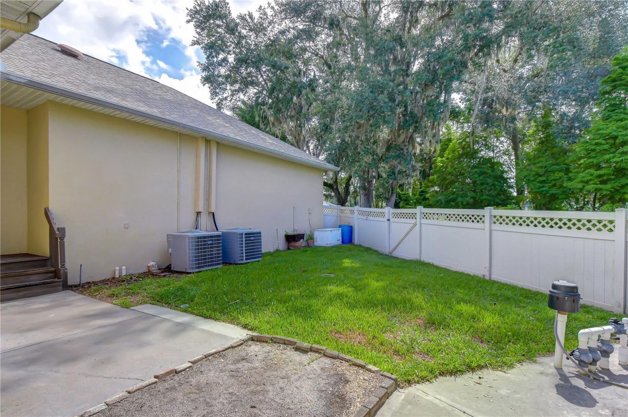 1009 Emerald Creek Drive, Valrico, FL 33596 Photo
