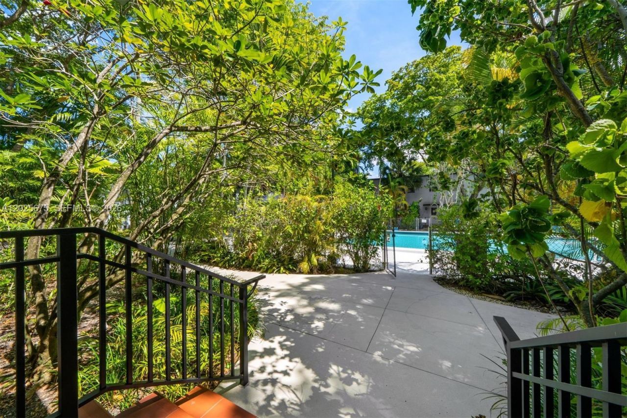 5605 SW 80th St, Unit 10D, Miami, FL 33143 Photo