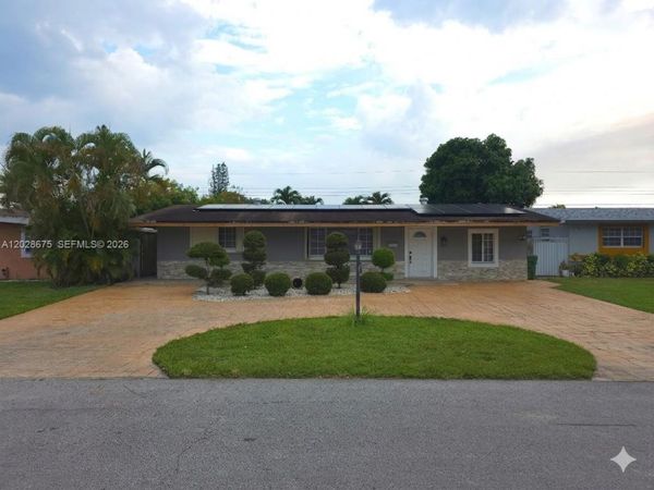 8420 NW 10th St , Pembroke Pines, FL 33024