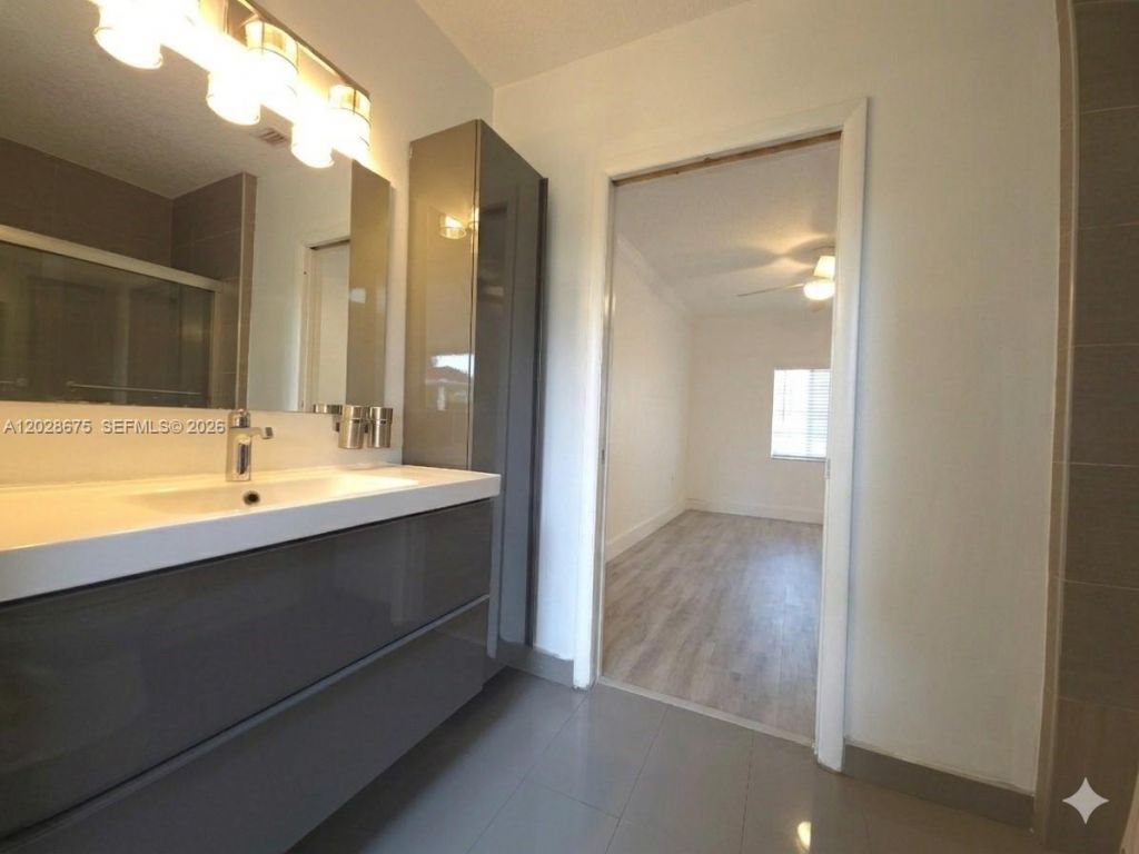 8420 NW 10th St , Pembroke Pines, FL 33024 Photo