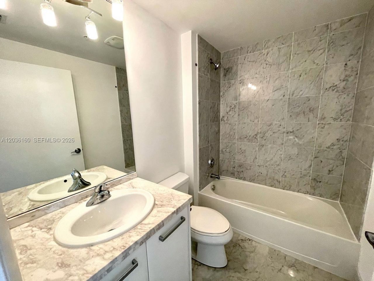 253 NE 2nd St , Unit 2108, Miami, FL 33132 Photo