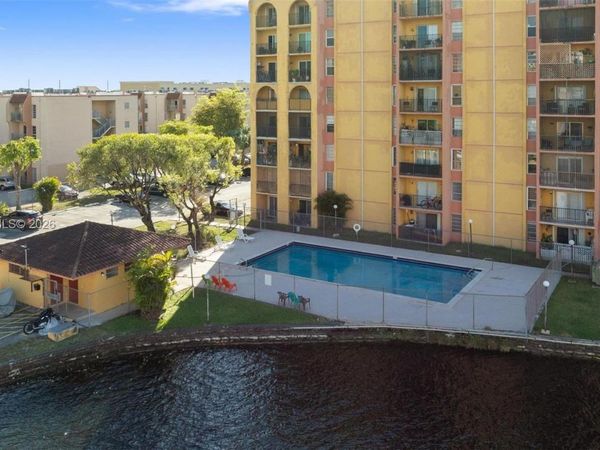 4801 NW 7th St , Unit 109-16, Miami, FL 33126