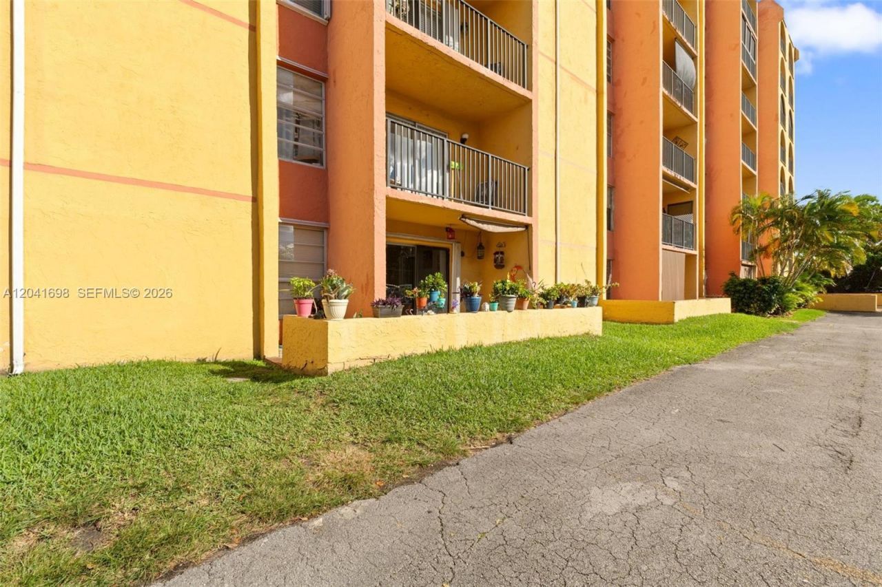 4801 NW 7th St , Unit 109-16, Miami, FL 33126 Photo