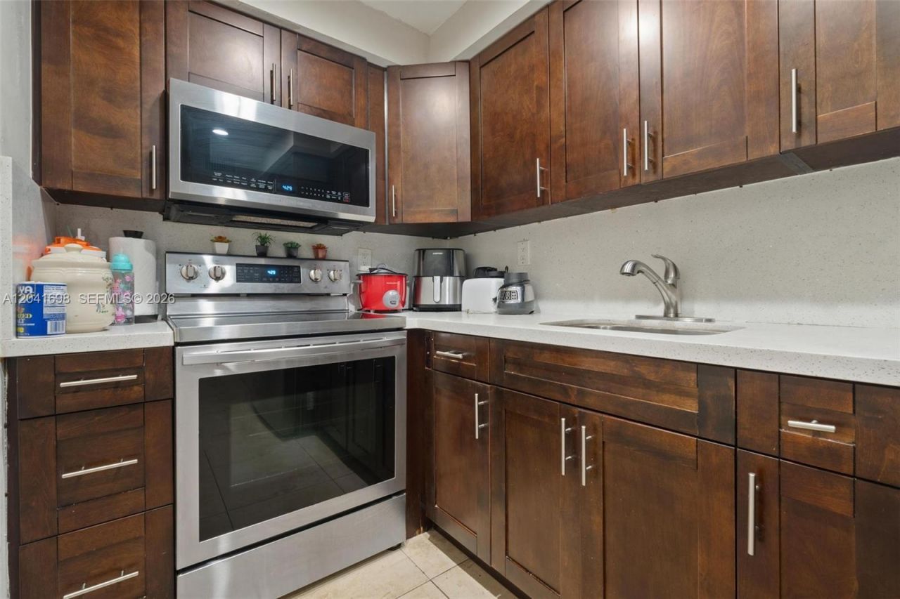 4801 NW 7th St , Unit 109-16, Miami, FL 33126 Photo