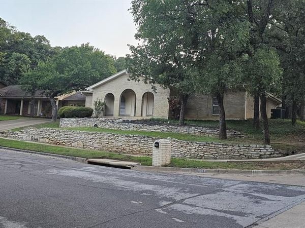 1824 Holly Oak Street, Arlington, TX 76012