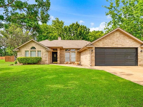 57 Helena Dr , Powderly, TX 75473