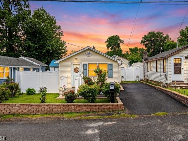 77 Pacific Blvd, Old Bridge, NJ 07735