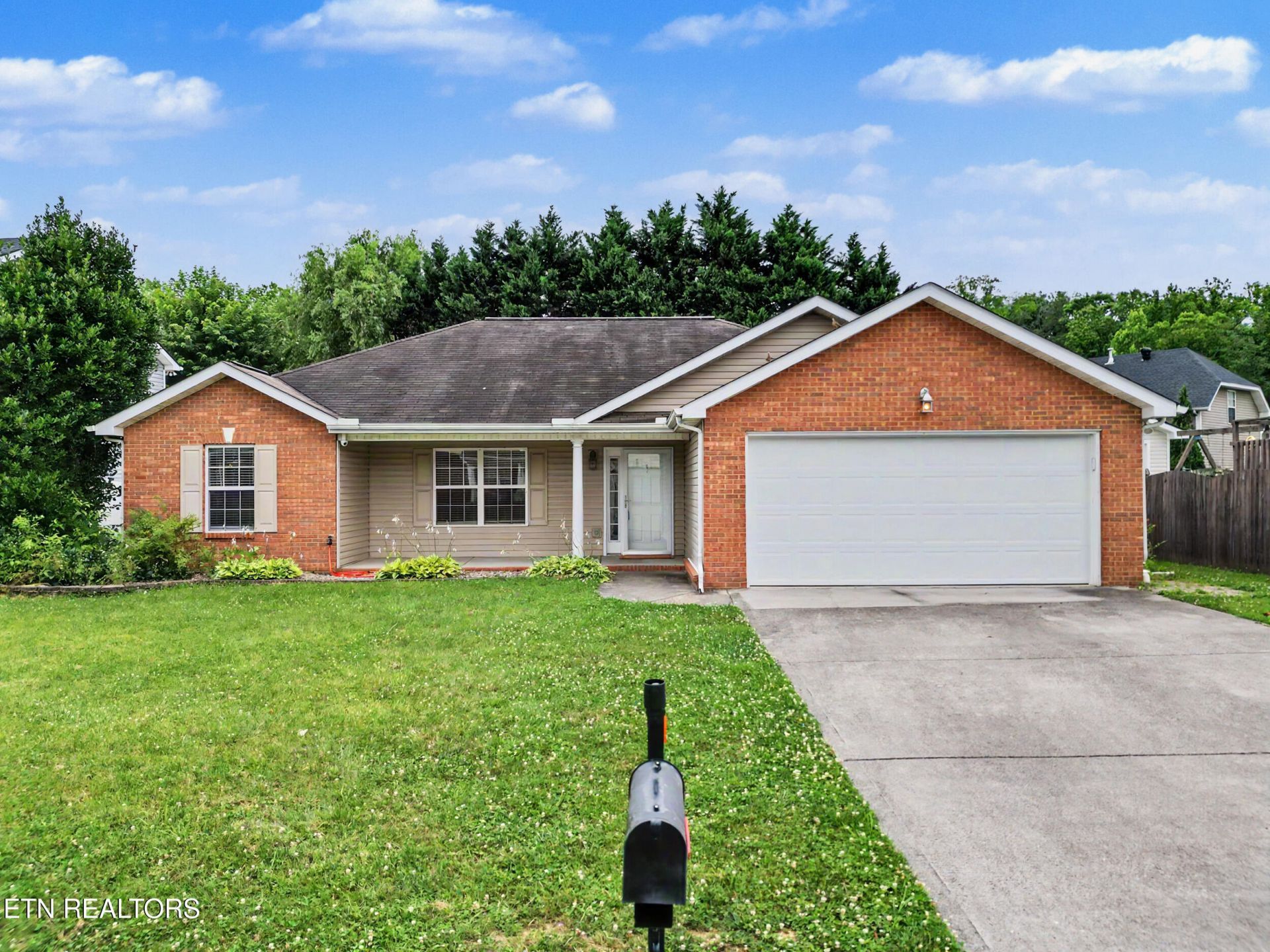 5926 Gray Gables Drive, Knoxville, TN 37931 Main Photo