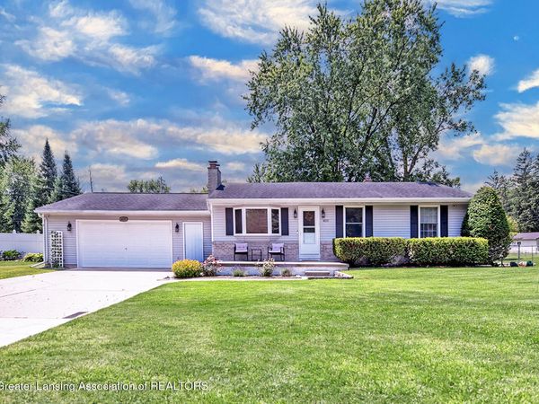 4037 S Pine Dell Drive, Lansing, MI 48911