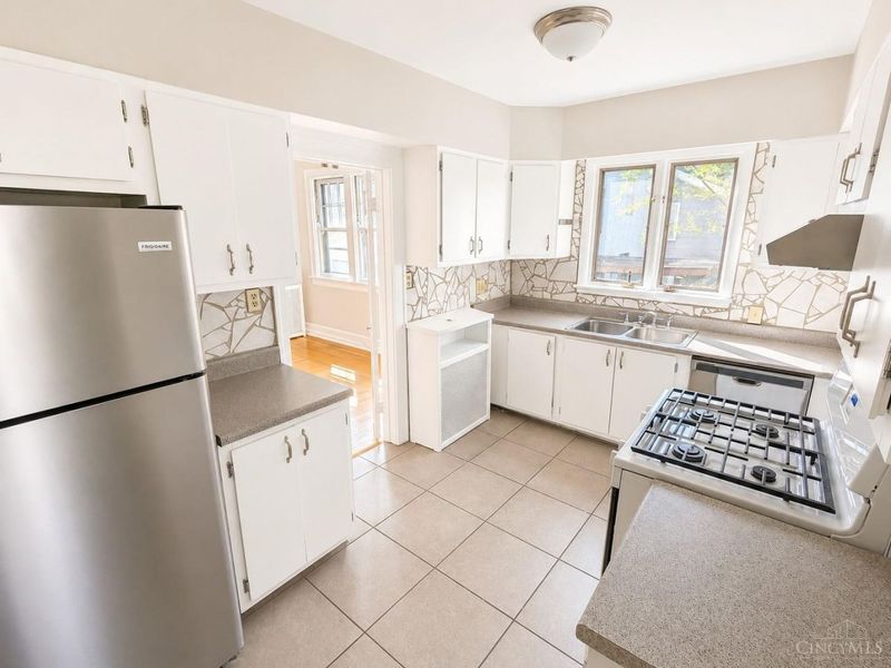 1307 Paxton Avenue, Cincinnati, OH 45208 Photo 6