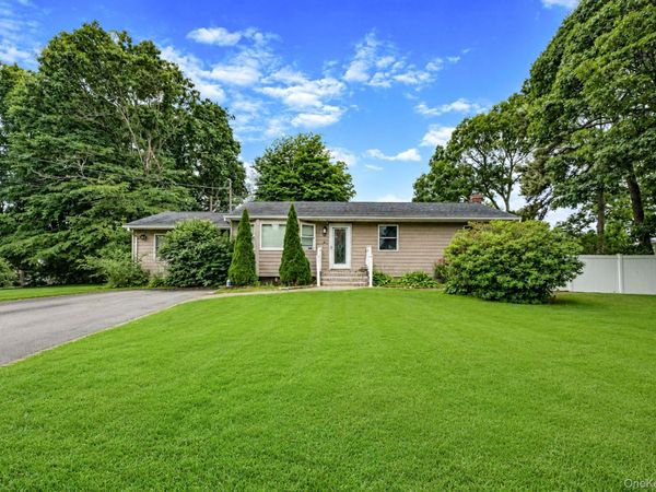 2 Amarr Drive , Shirley, NY 11967