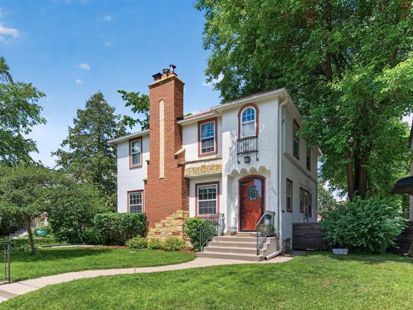 2716 E Minnehaha Parkway, Minneapolis, MN 55406