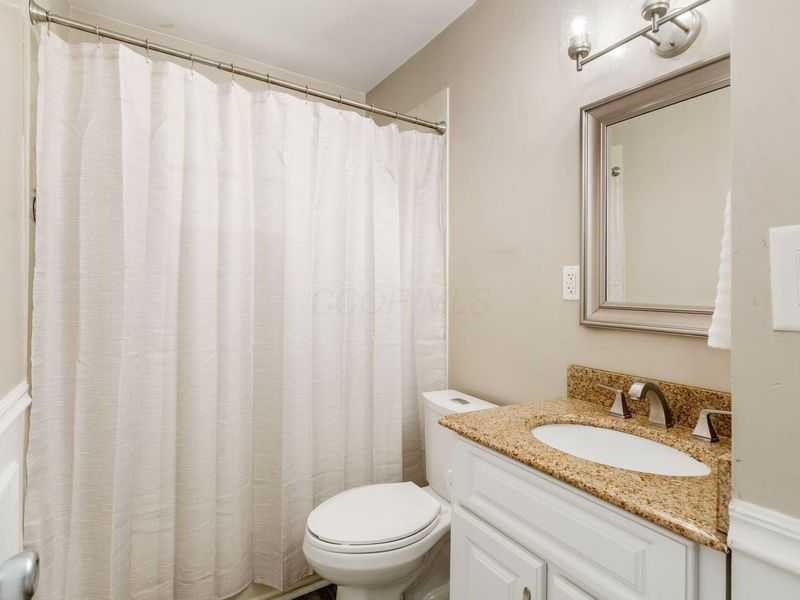 1089 E Dunedin Road, Columbus, OH 43224 Photo 20