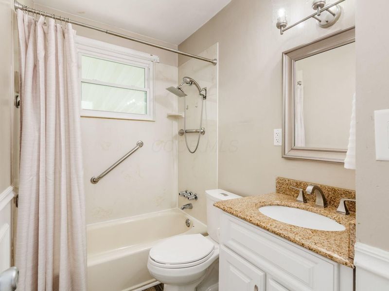 1089 E Dunedin Road, Columbus, OH 43224 Photo 21