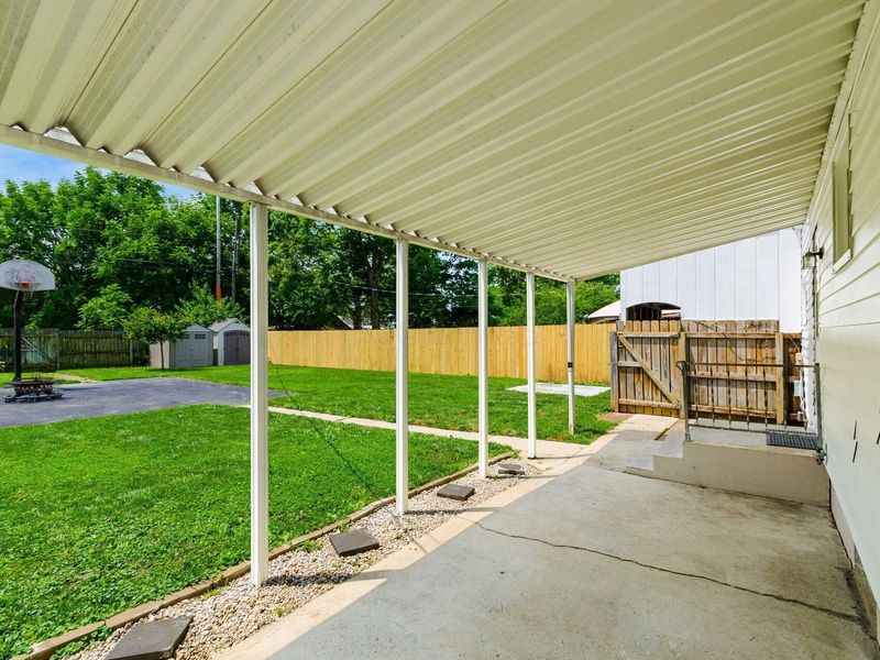 1089 E Dunedin Road, Columbus, OH 43224 Photo 36