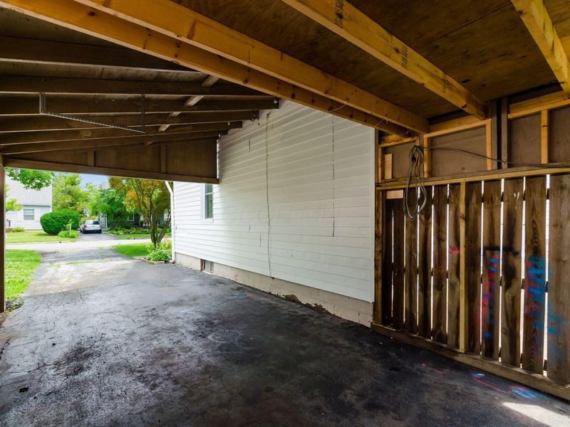 1089 E Dunedin Road, Columbus, OH 43224 Photo 4