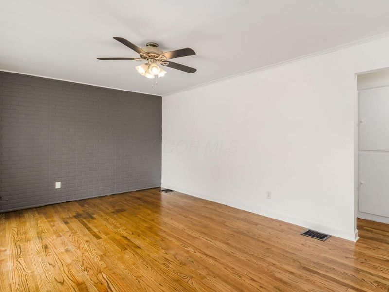 1089 E Dunedin Road, Columbus, OH 43224 Photo 7