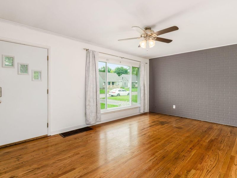 1089 E Dunedin Road, Columbus, OH 43224 Photo 8