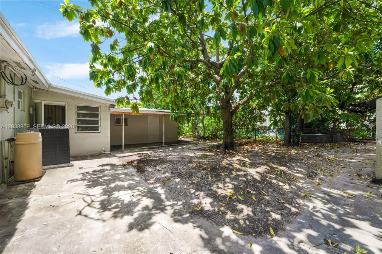 3035 NW 83 St, Miami, FL 33147 Photo