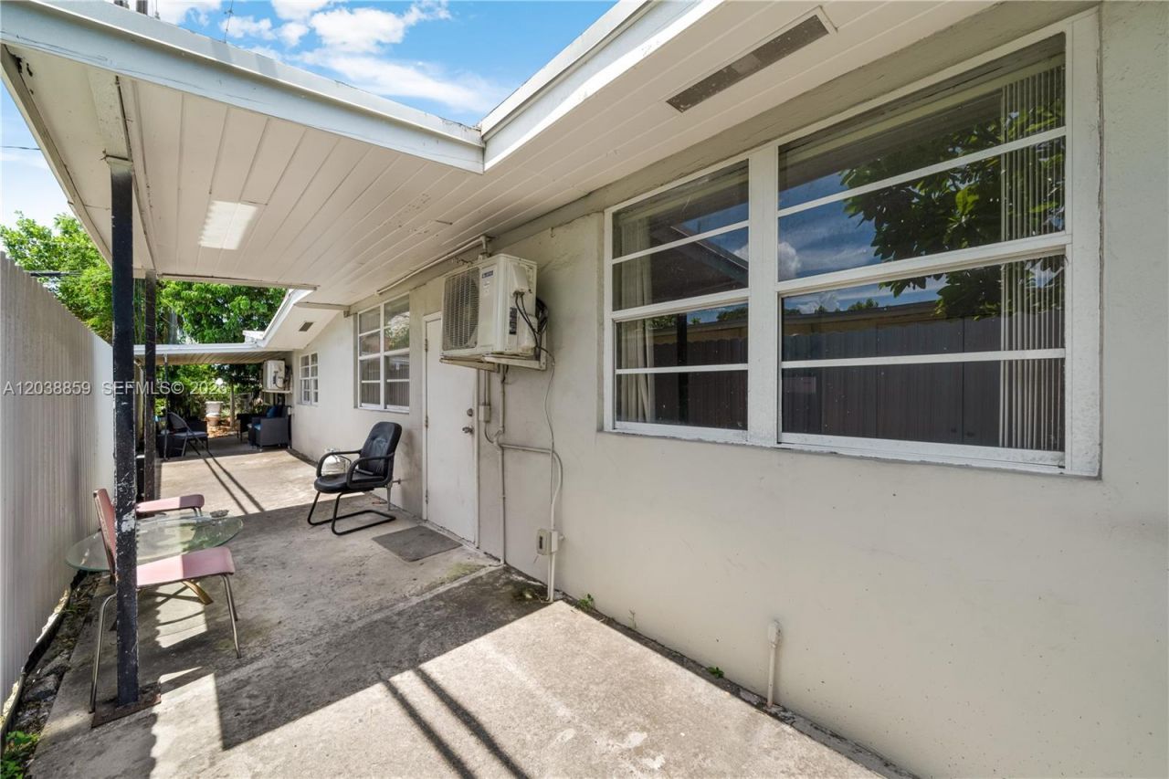 3035 NW 83 St, Miami, FL 33147 Photo