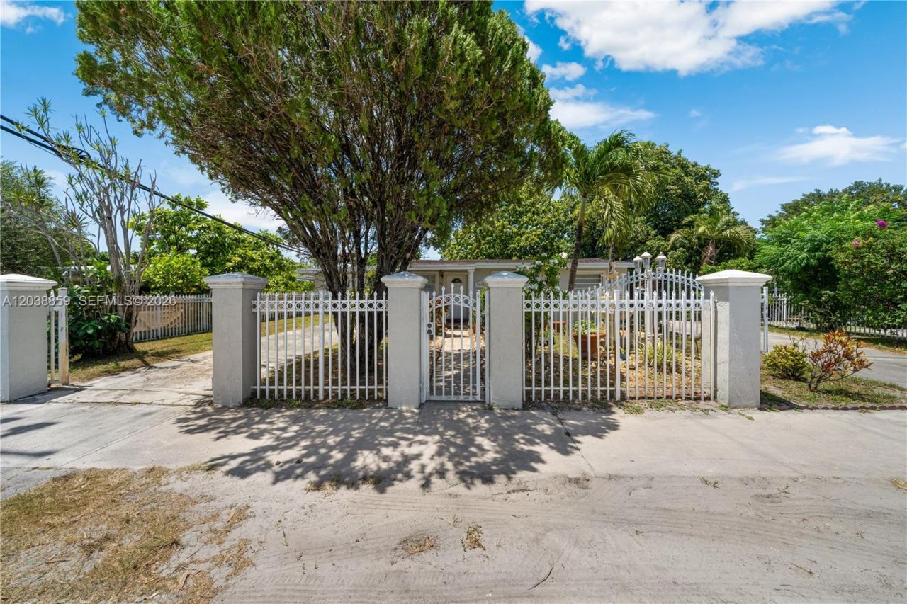 3035 NW 83 St, Miami, FL 33147 Photo