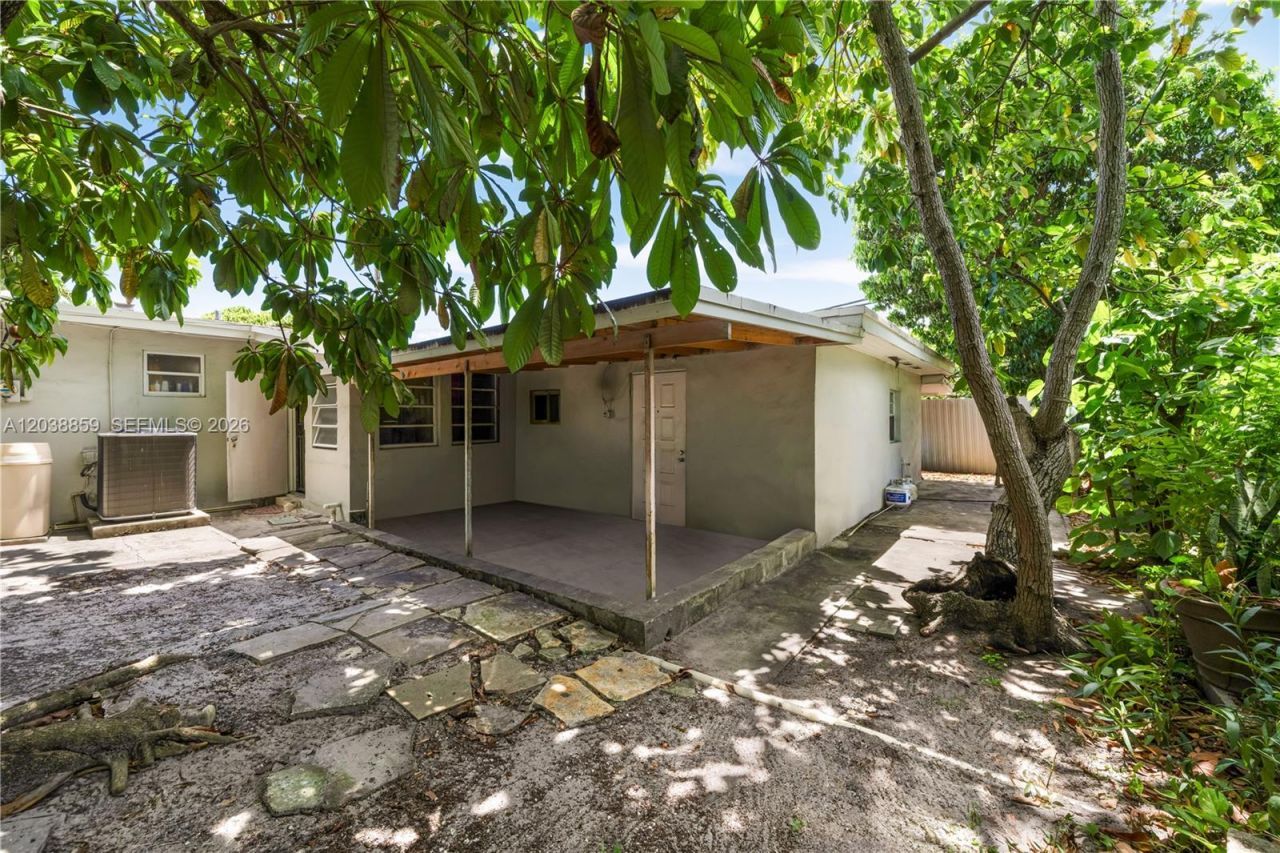 3035 NW 83 St, Miami, FL 33147 Photo